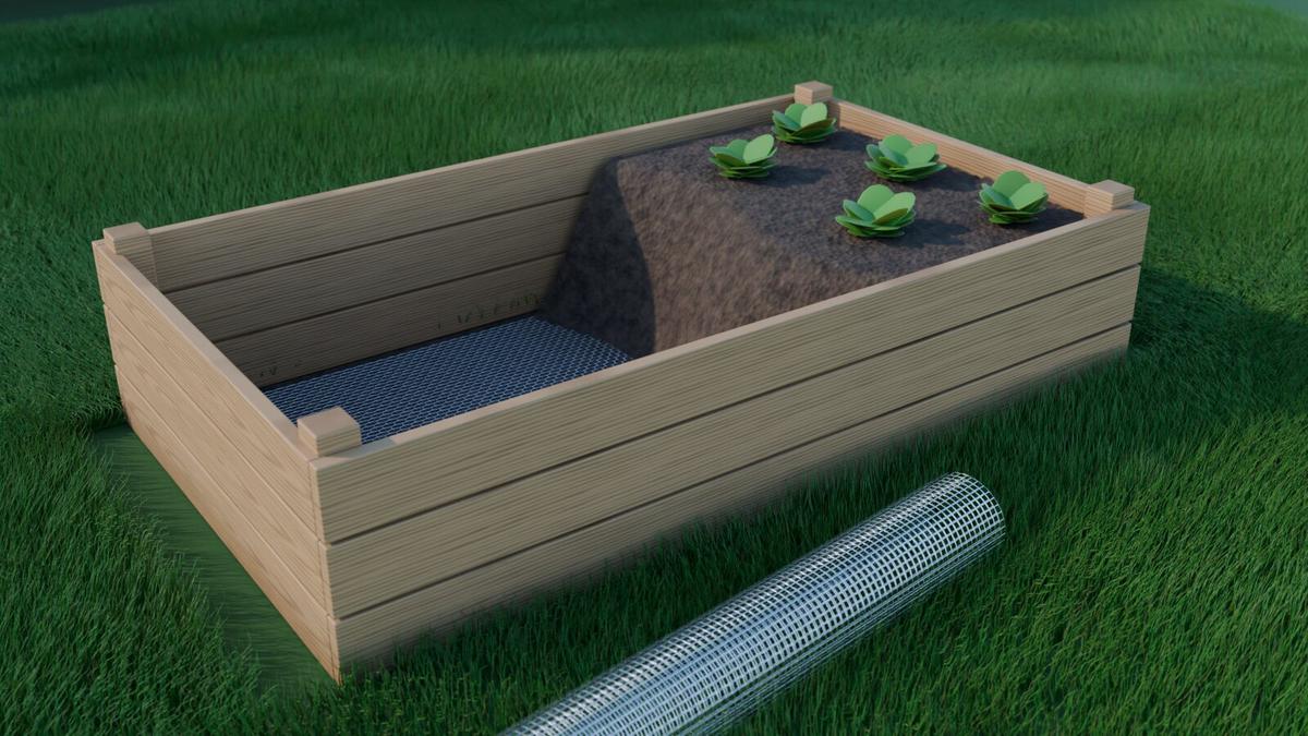 Hochbeet aus Holz mit Edelstahldrahtnetz ausgelegt und halb mit Erde gefüllt, daneben eine Rolle Netz